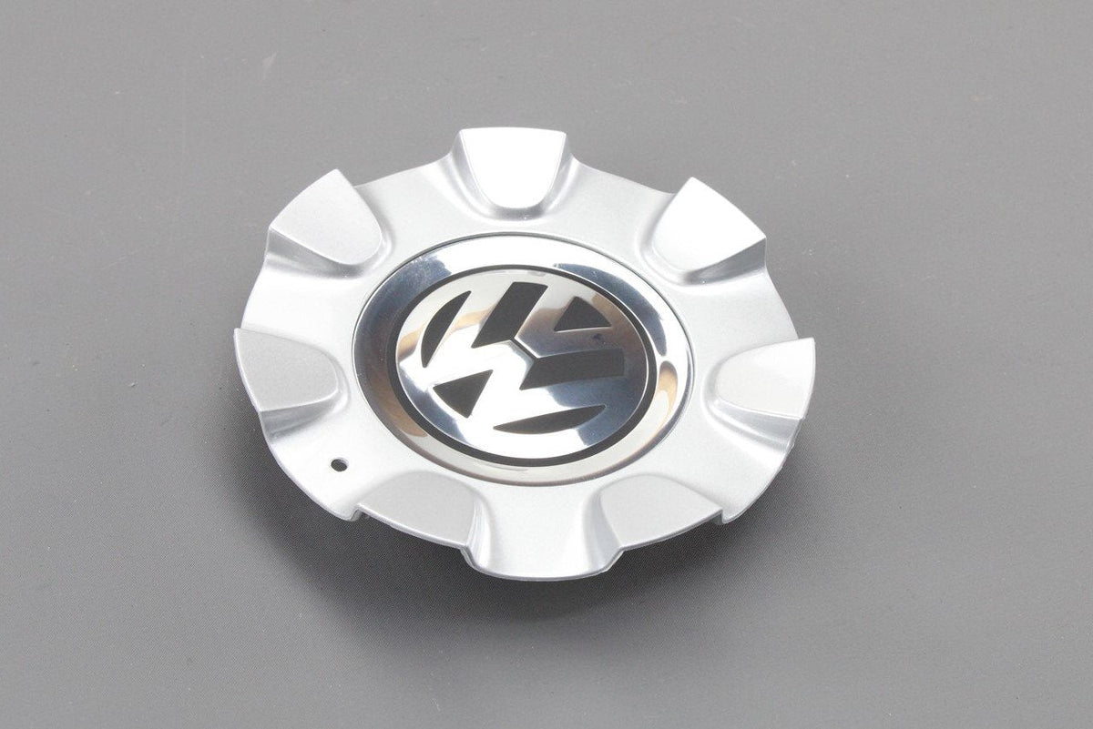 VW Beetle 2006-10 Alloy wheel centre cap hub cap (silver) 1C0601149R 8Z8, view 1