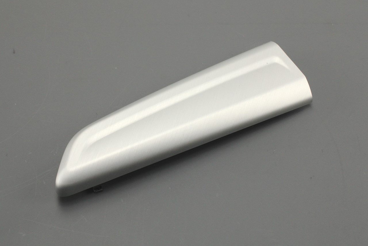 Audi Q2 17-on aluminium interior pull handle trim (right