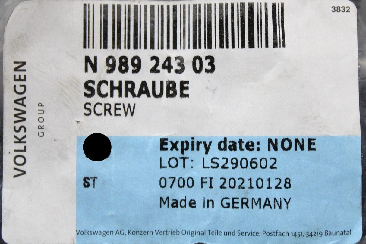 VW Beetle Touareg Audi Q3 Q7 SEAT Leon seat belt top bolt N98924303