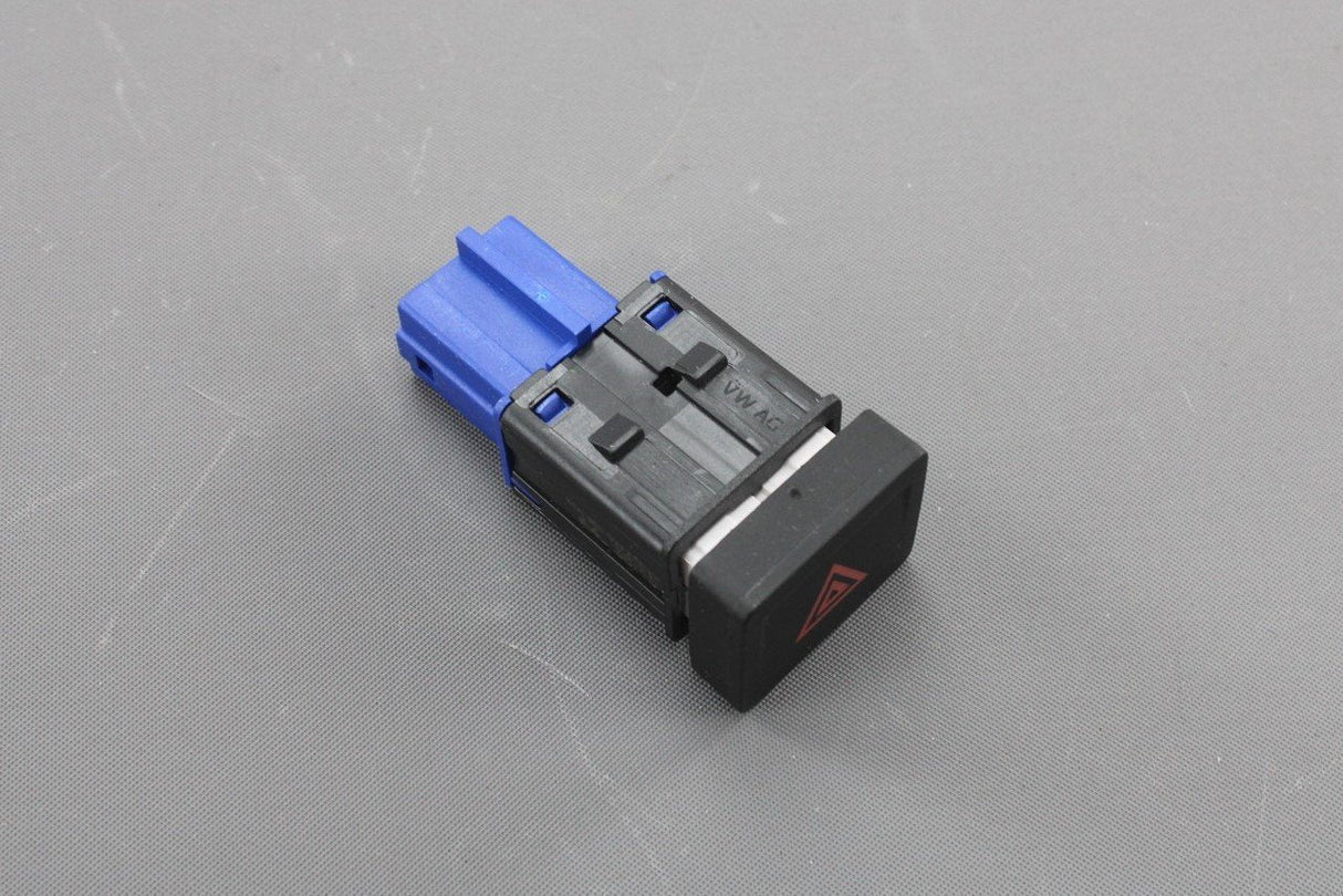 VW Golf MK7.5 17-20 Passat Jetta hazard warning switch 17A953509A ECU