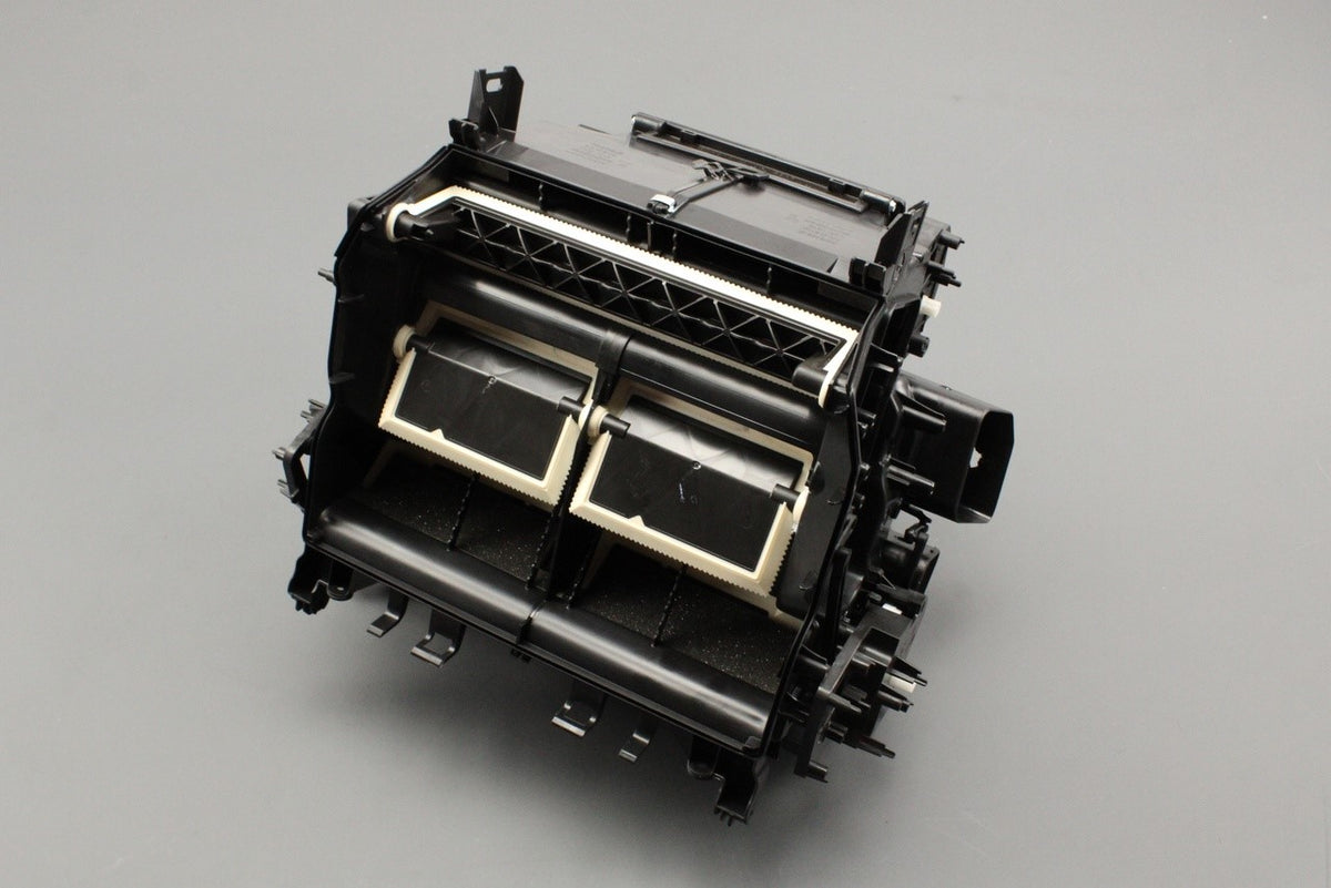 VW Touareg Audi A4 A6 Q5 Q7 RS6 RSQ8 air distribution housing 4M0820356, view 1