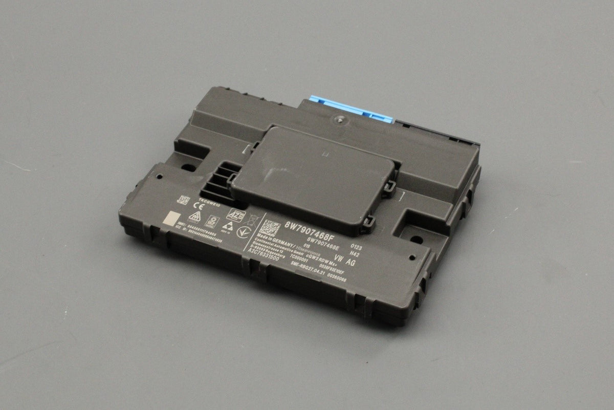 Audi A4 S4 RS4 A5 RS5 Q5 Q7 diagnosis interface control unit 8W7907468F, view 1