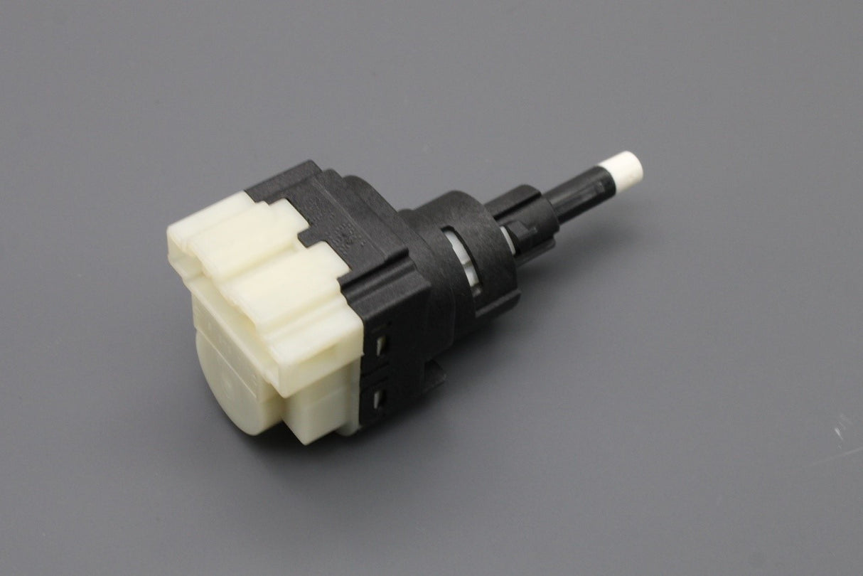 VW Golf MK5 Audi A3 8P Skoda SEAT RHD brake light switch 1K2945511 RDW