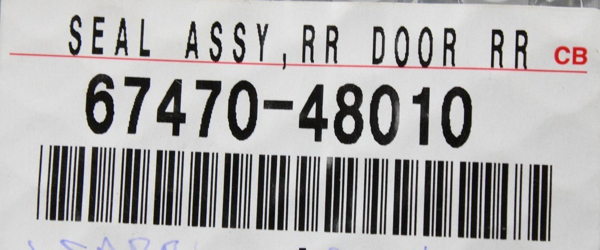 Lexus rear door guide seal (right) 67470-48010