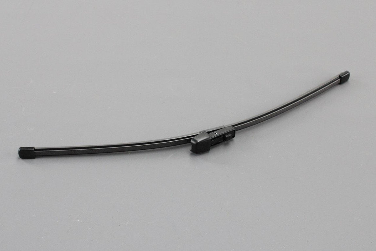 Skoda Superb 3V Estate 2015-on window wiper blade (rear) 3V9955425