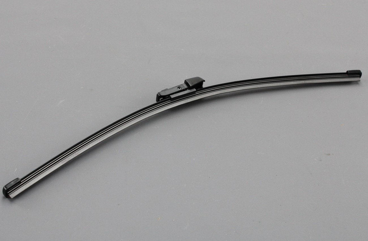 Skoda Superb 3V Estate 2015-on window wiper blade (rear) 3V9955425