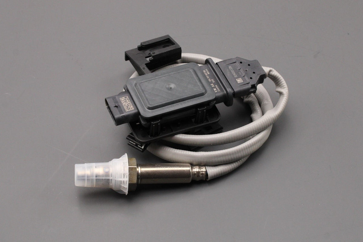 VW Golf MK8 Audi A3 8Y Skoda Octavia SEAT 2.0 TDI NOx sensor 05L907807BG, view 1