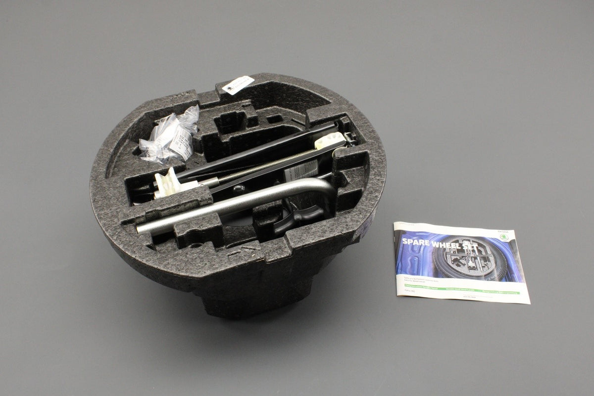 Skoda Fabia 2015-on temporary spare wheel tool kit 6V0093860B, view 1