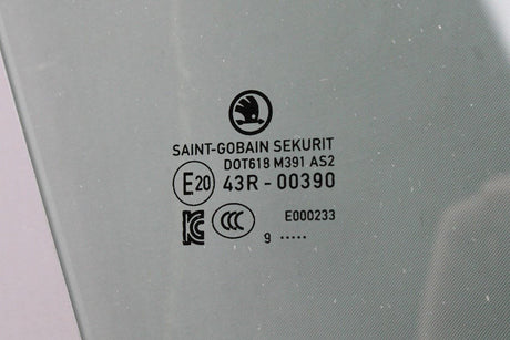 Skoda Scala Kamiq 2019-on door window glass (front right) 658845202