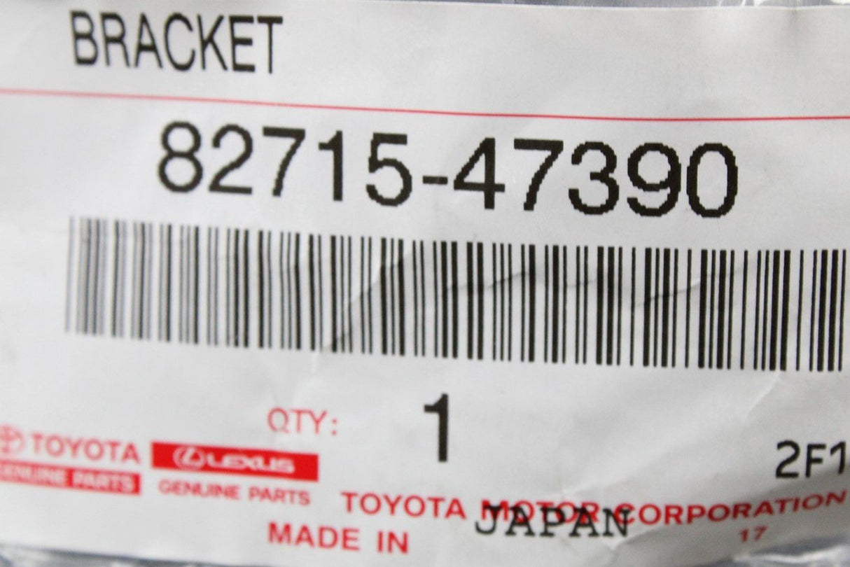 Toyota bracket 82715-47390