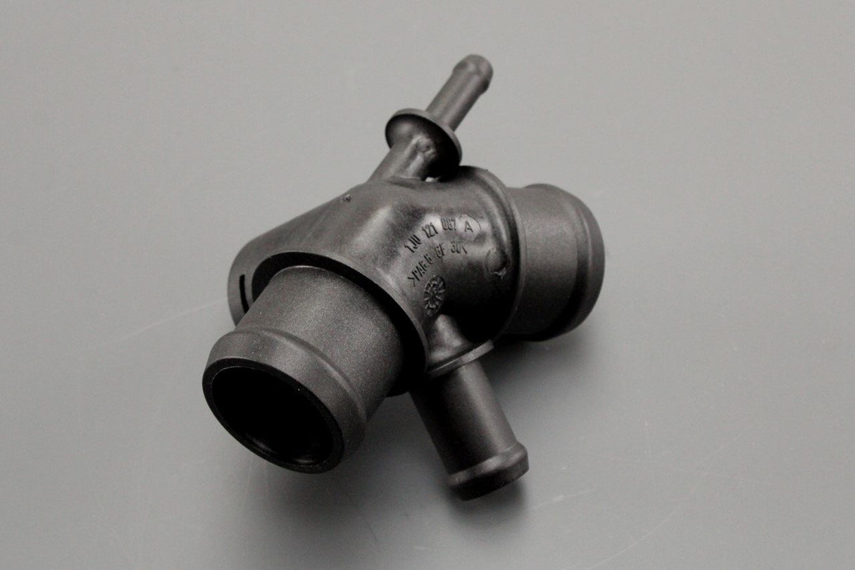 VW Golf MK4 Audi A3 TT Skoda SEAT 1997-2002 coolant flange 1J0121087A