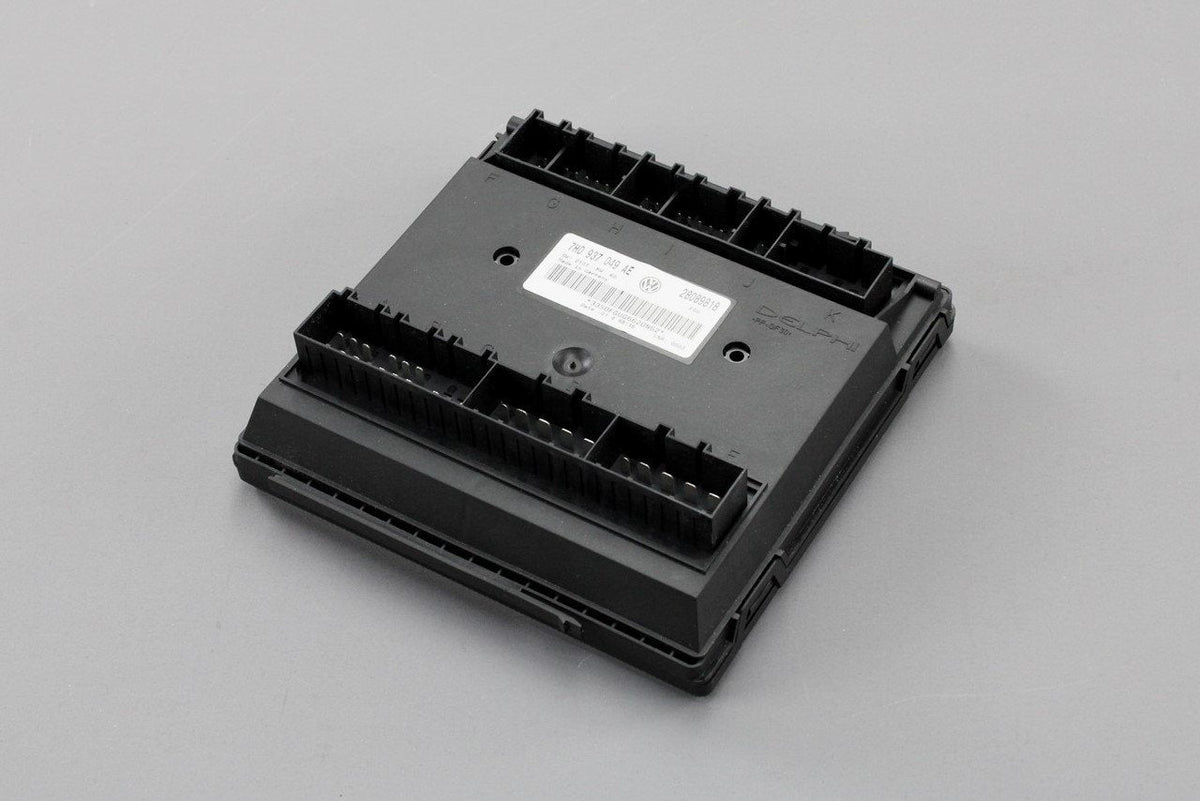 VW Transporter T5 2004-10 Onboard supply control unit BCM 7H0937049AE, view 1
