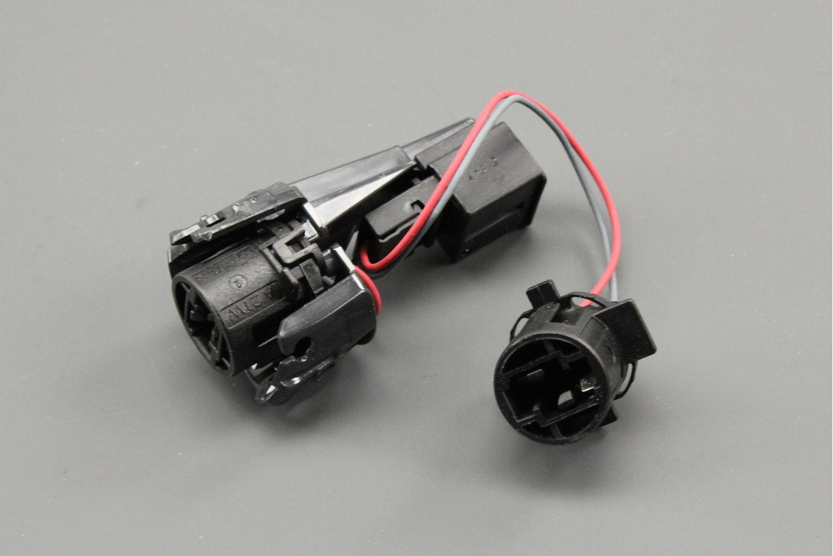 VW Golf MK7 13-16 outer rear light bulb holder socket (right) 5G0945258, view 1