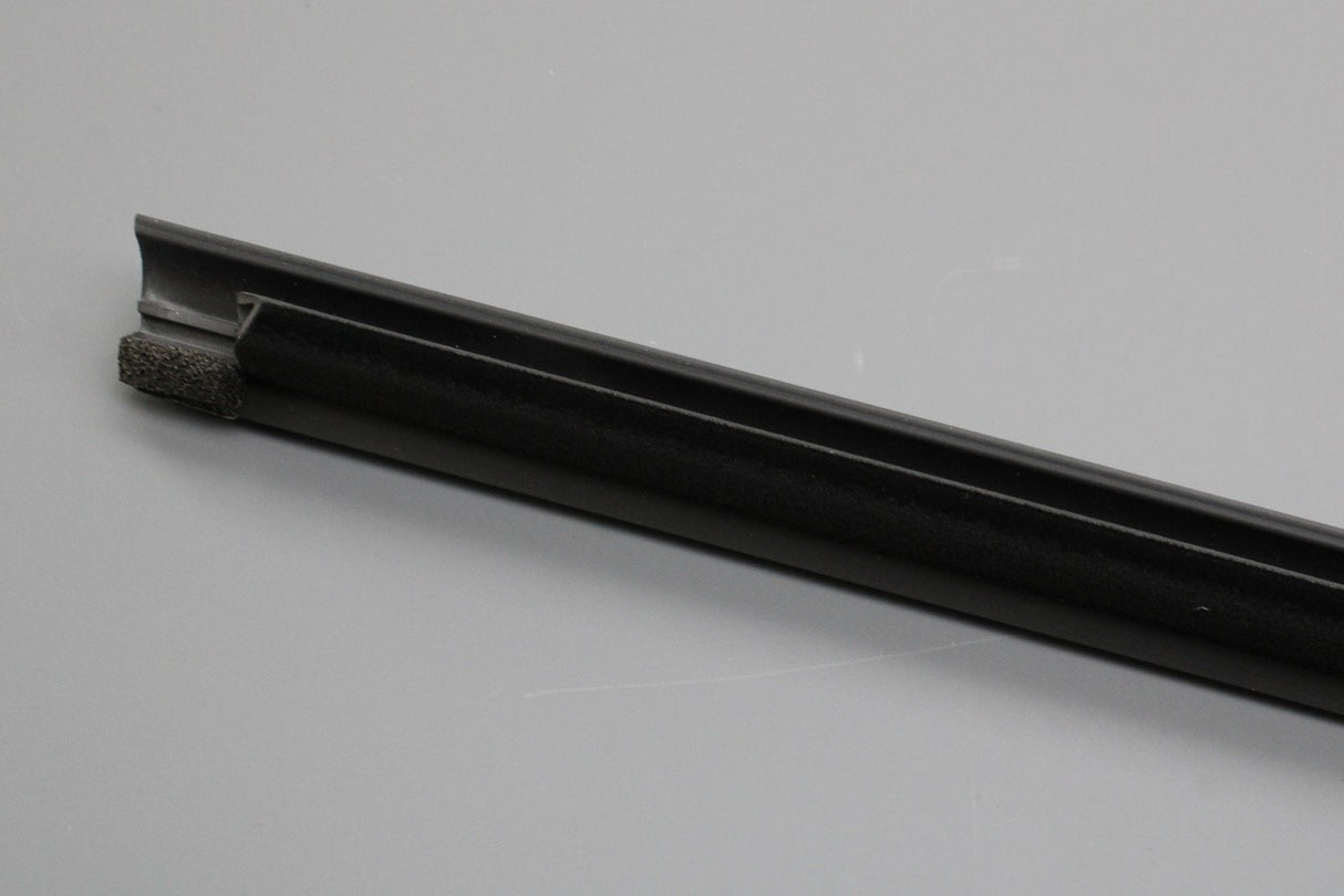 VW Golf MK7 MK7.5 front window aperture seal (right) 5G4837478D 5AP