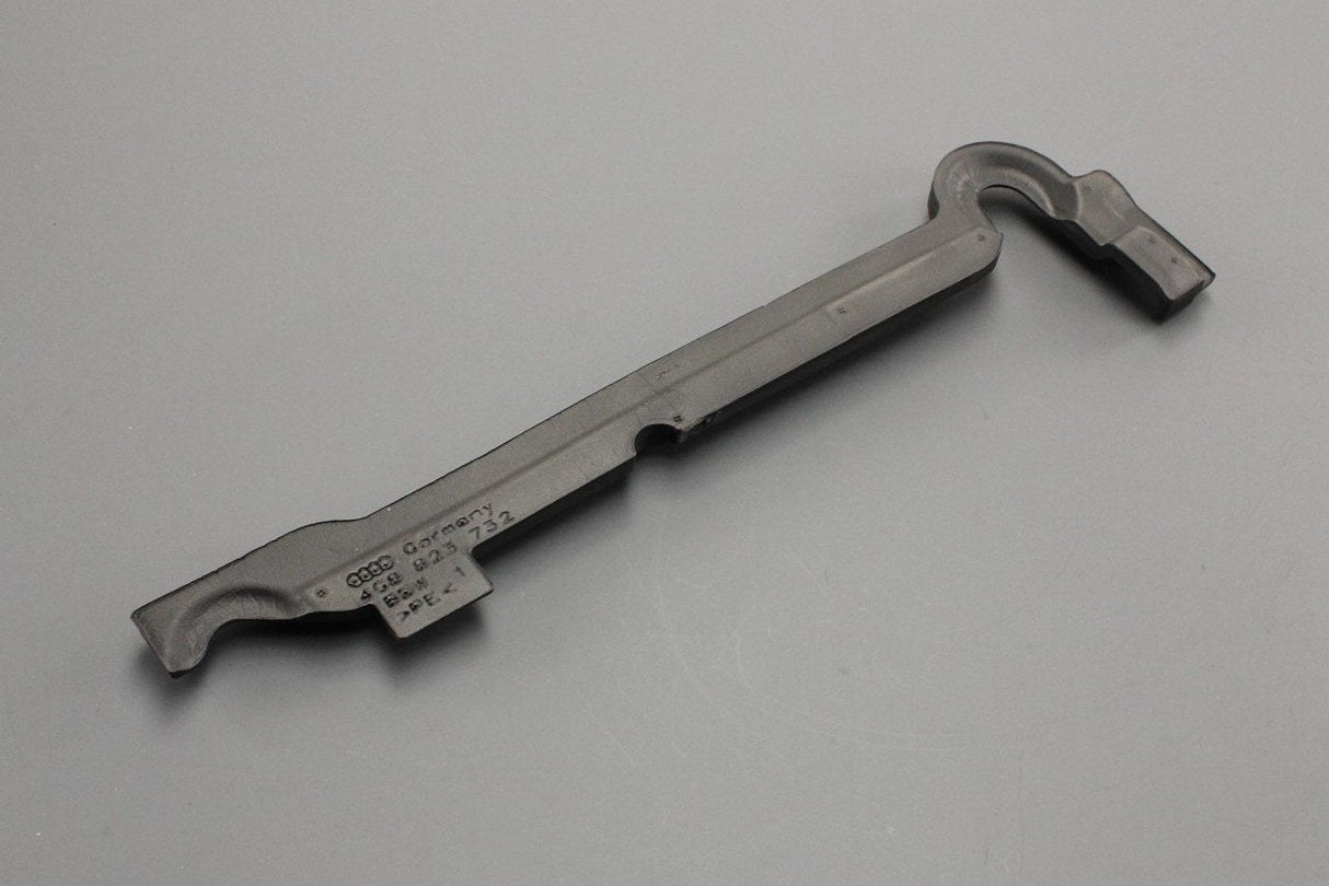 Audi A7 RS7 2011-2018 front wing seal (right) 4G8823732