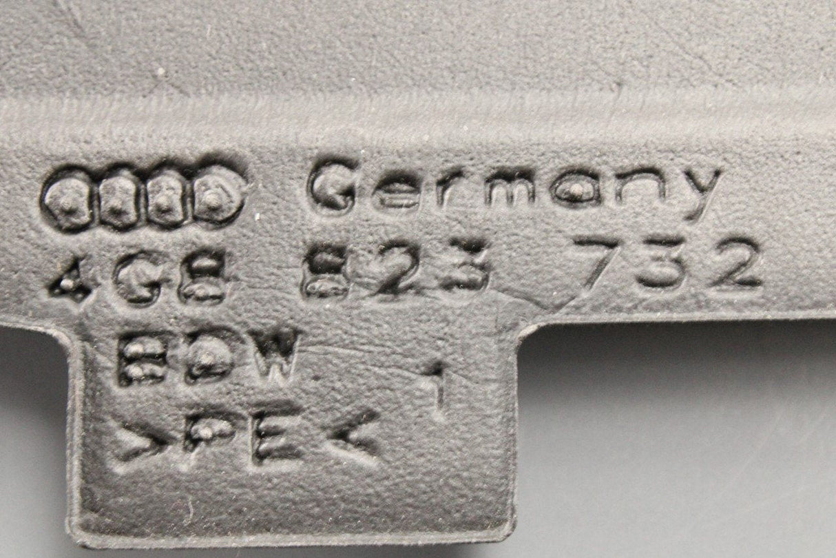 Audi A7 RS7 2011-2018 front wing seal (right) 4G8823732