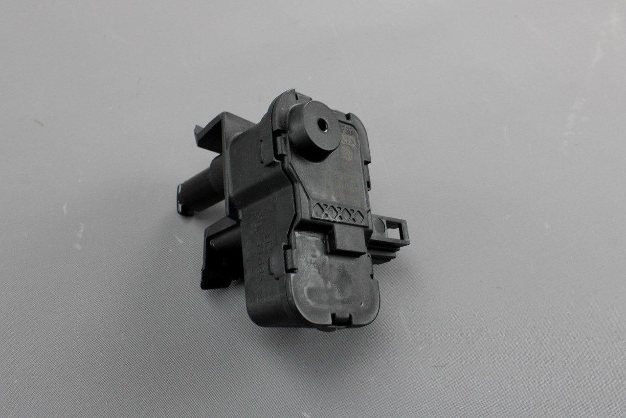 Skoda Octavia Yeti Fabia VW Touareg fuel flap lock actuator