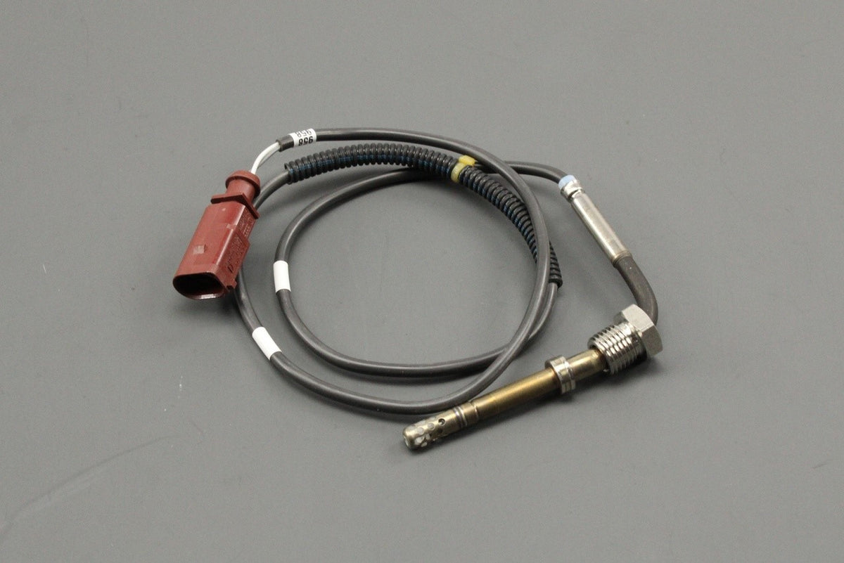 Audi Q7 10-16 V8 TDI exhaust gas temperature sensor (left) 057906088J, view 1