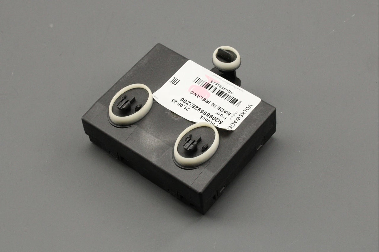 Audi A3 TT RS3 VW Golf Tiguan door control unit (left) 5Q0959592E Z00