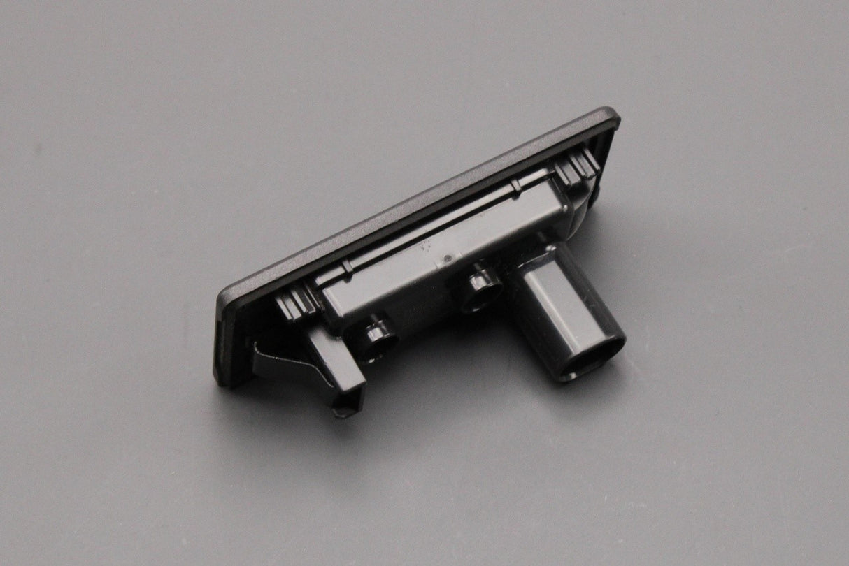 Range Rover Discovery Sport 2015-on number plate light LR087728