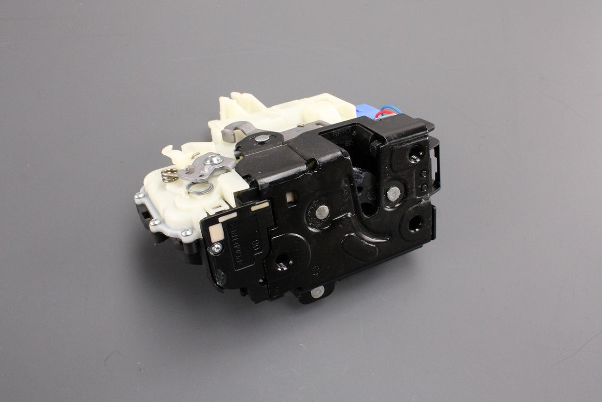 VW Transporter Polo Skoda Fabia SEAT door lock (front left) 3B2837015AM
