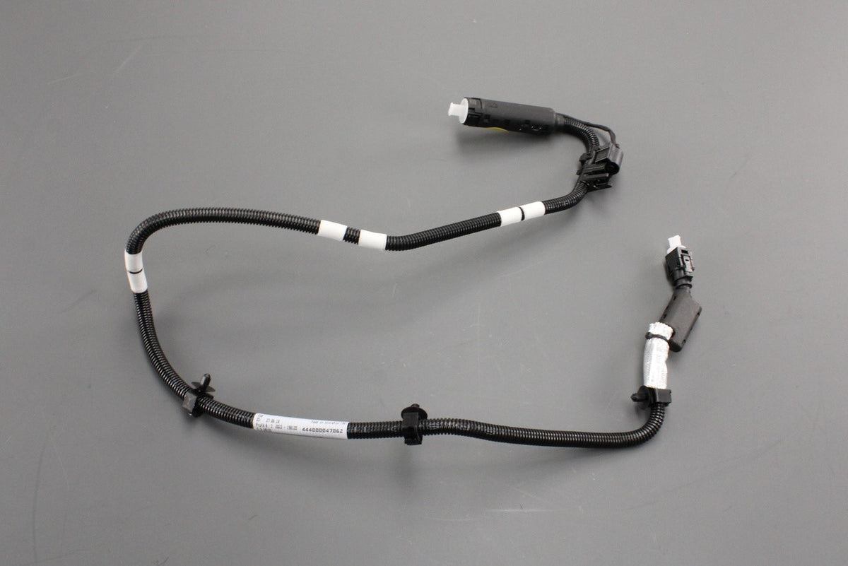 VW Crafter 17-on adblue reduction agent supply line pipe 2N0131983E, view 1