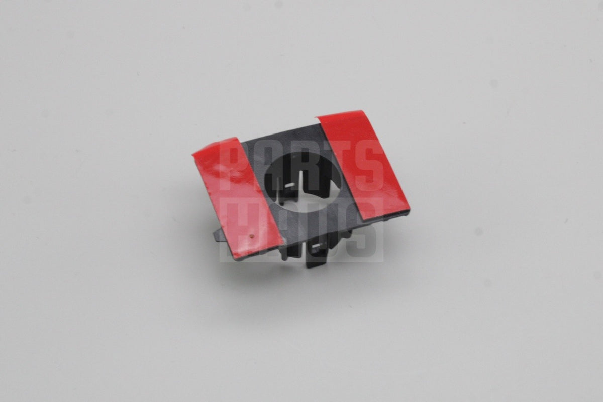 Skoda Superb 15-24 front inner parking sensor bracket (right) 3V0919486