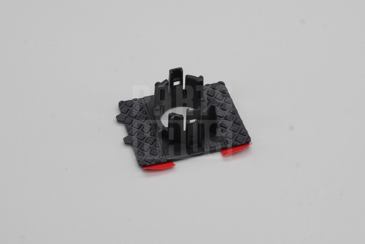 Skoda Superb 15-24 front outer parking sensor bracket (right) 3V0919486A