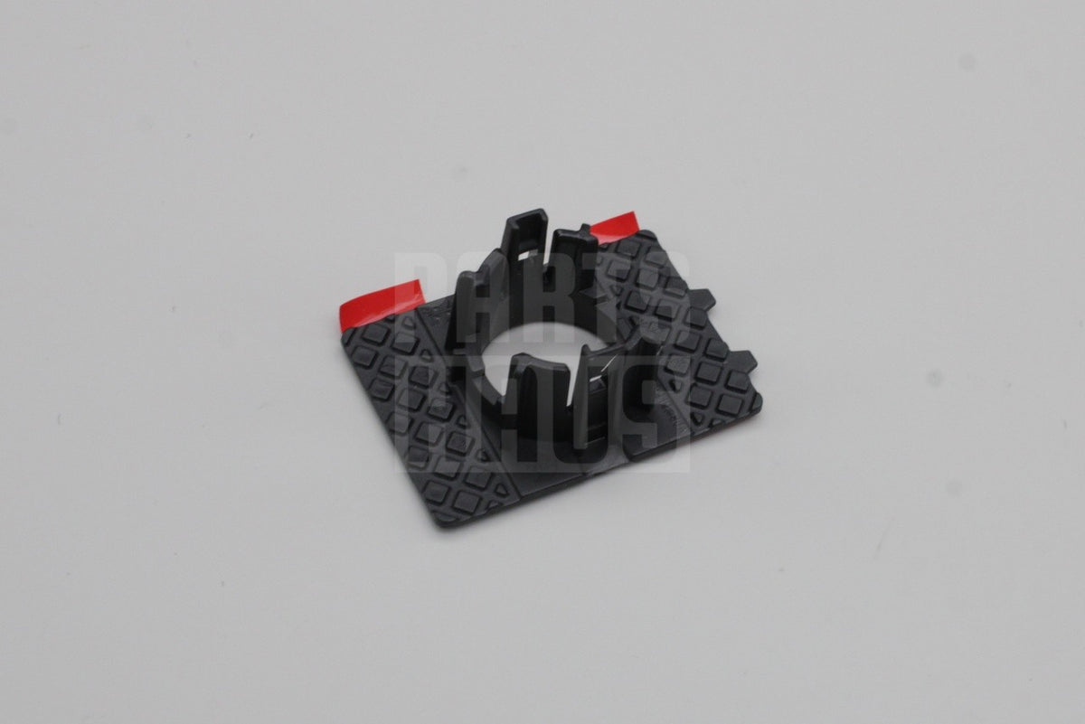 Skoda Superb 15-24 front outer parking sensor bracket (right) 3V0919486A