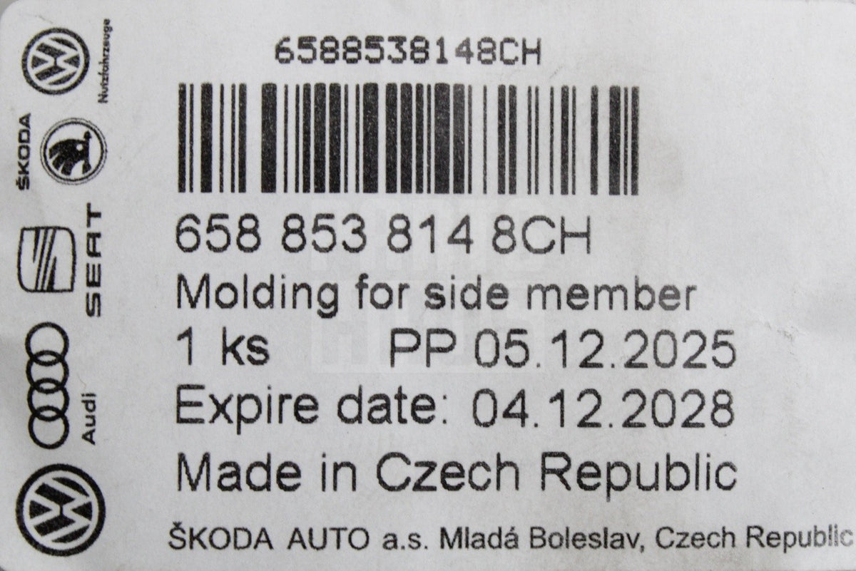 Skoda Kamiq 2019-on front sill scuff plate trim (right) 658853814 8CH