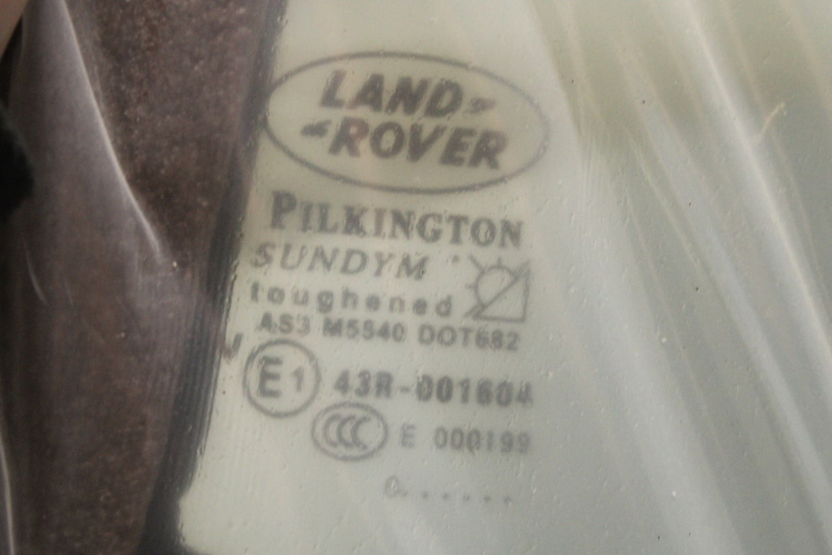 Land Rover Discovery 4 2010-2016 rear door window glass (left) CVB500310