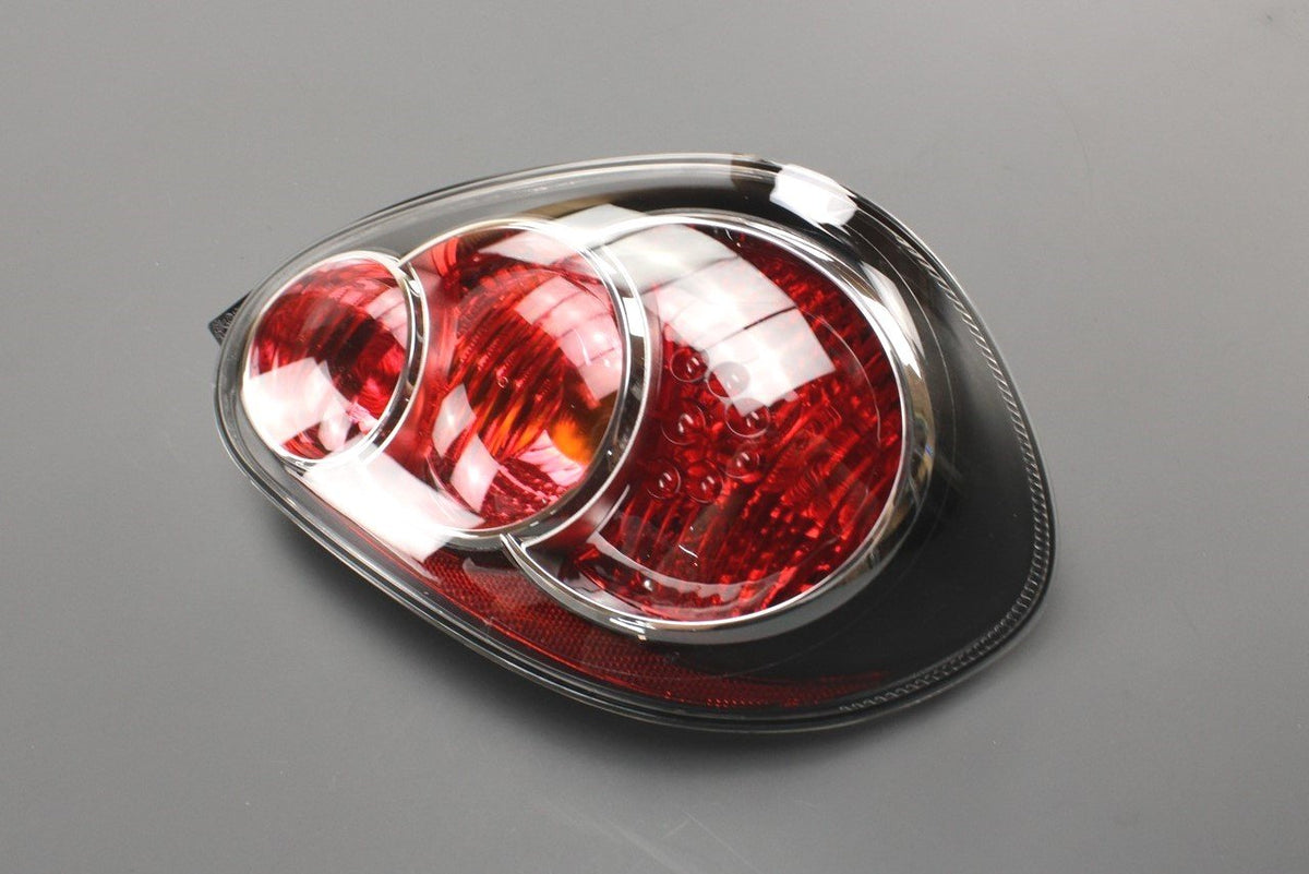 Toyota Aygo rear tail light unit (right) 81551-0H081, view 1
