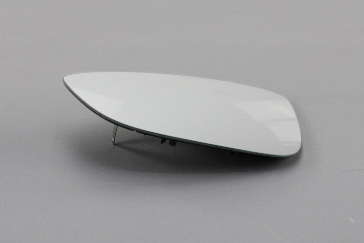 VW Beetle 2012-19 Heated wing mirror glass (left) 5C5857521A