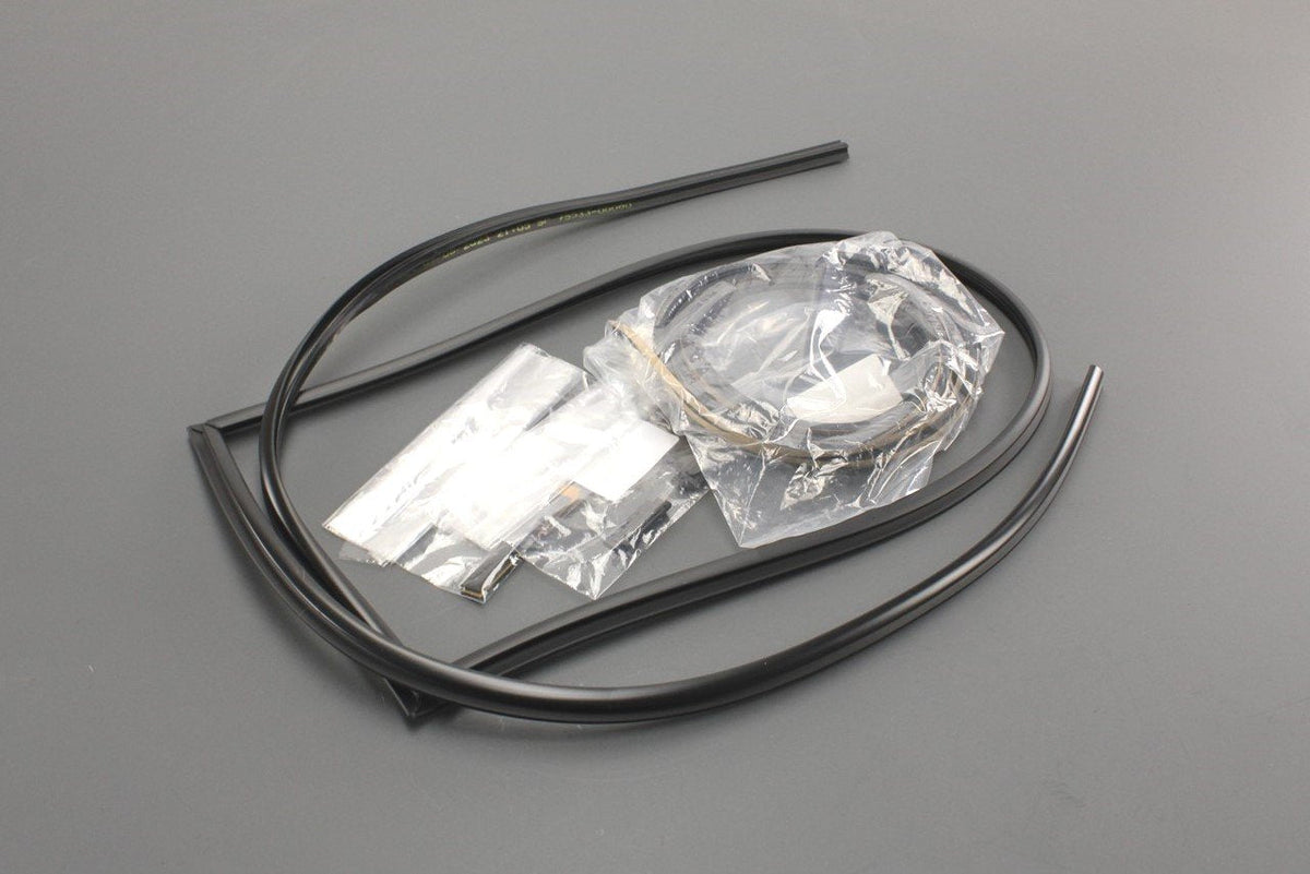 Toyota Yaris 2011-20 windscreen moulding seal (outer) 75533-0D080, view 1