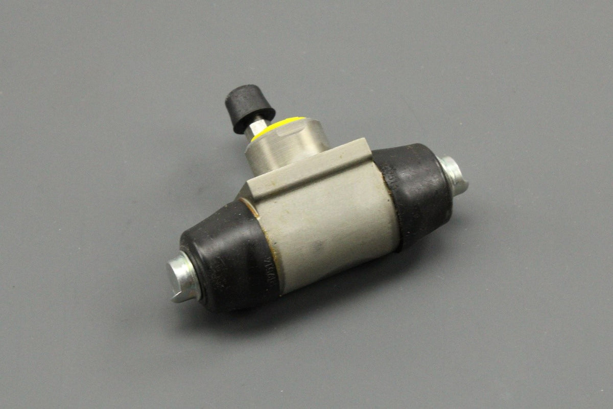 VW Golf MK2 Audi 100 Skoda SEAT 1986-on rear brake cylinder 6Q0611053B, view 1