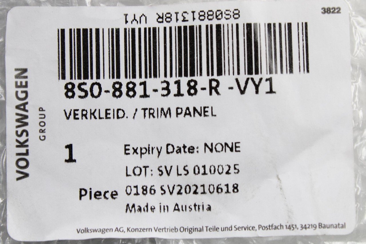 ①mowl エアロディネックスTi Audi TT TTS TTRS 2015-on seat trim (front right) 8S0881318R VY1