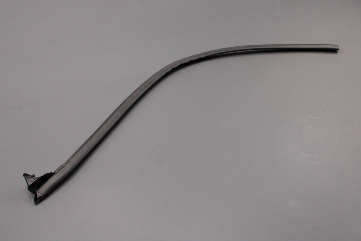 VW Golf MK7 13-16 MK7.5 17-20 front outer door seal (right) 5G4837652B, view 1