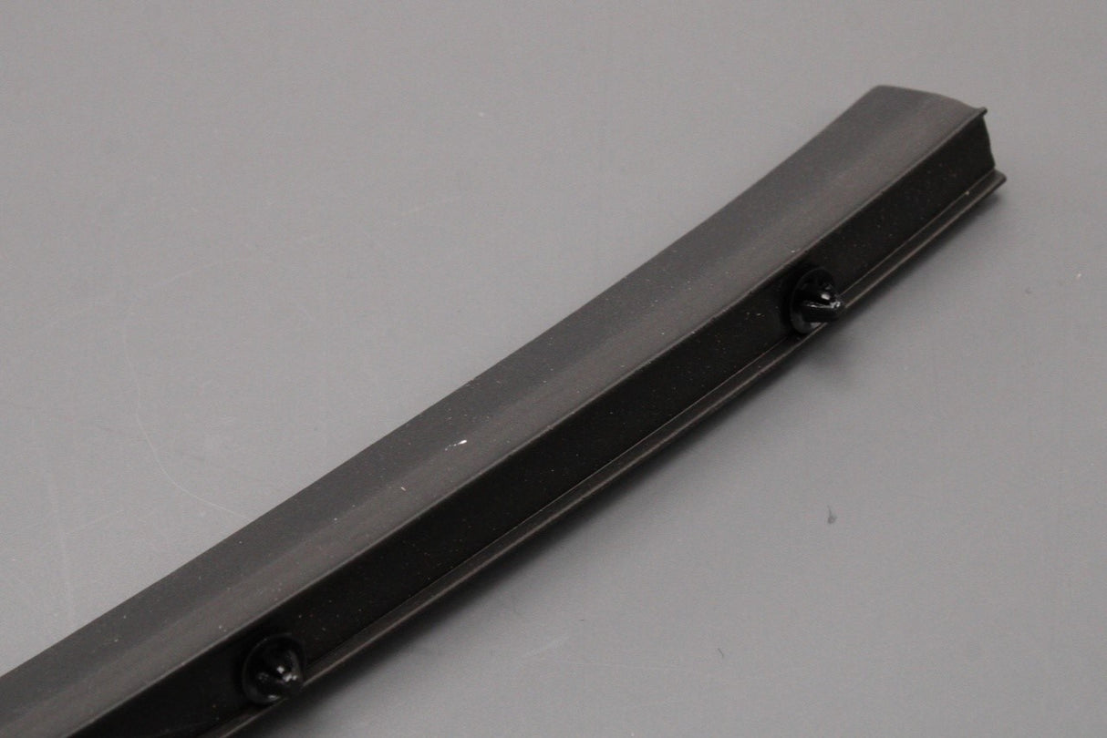 VW Golf MK7 13-16 MK7.5 17-20 front outer door seal (right) 5G4837652B