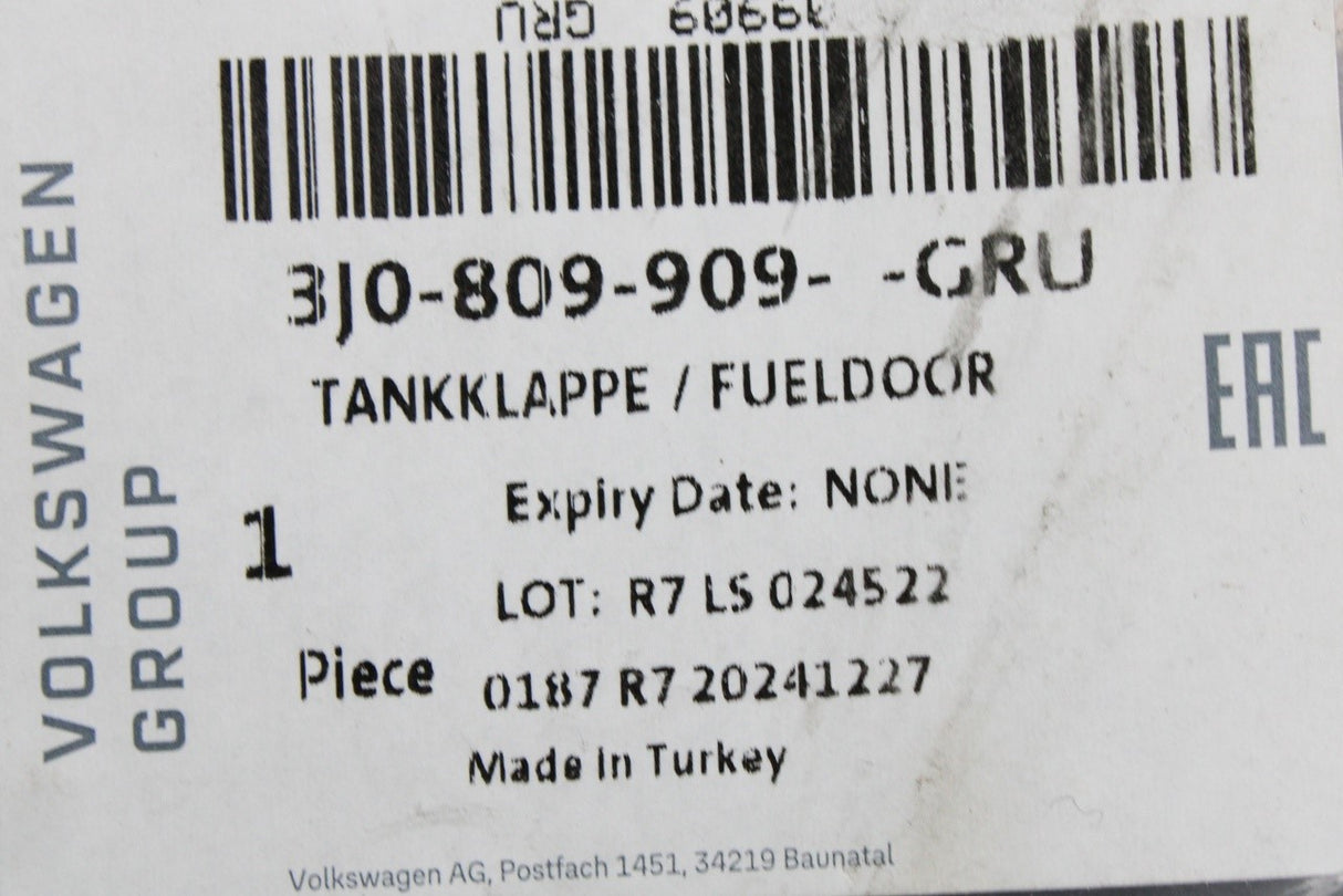 VW Passat B9 Skoda Superb fuel filler flap cover (primed) 3J0809909 GRU