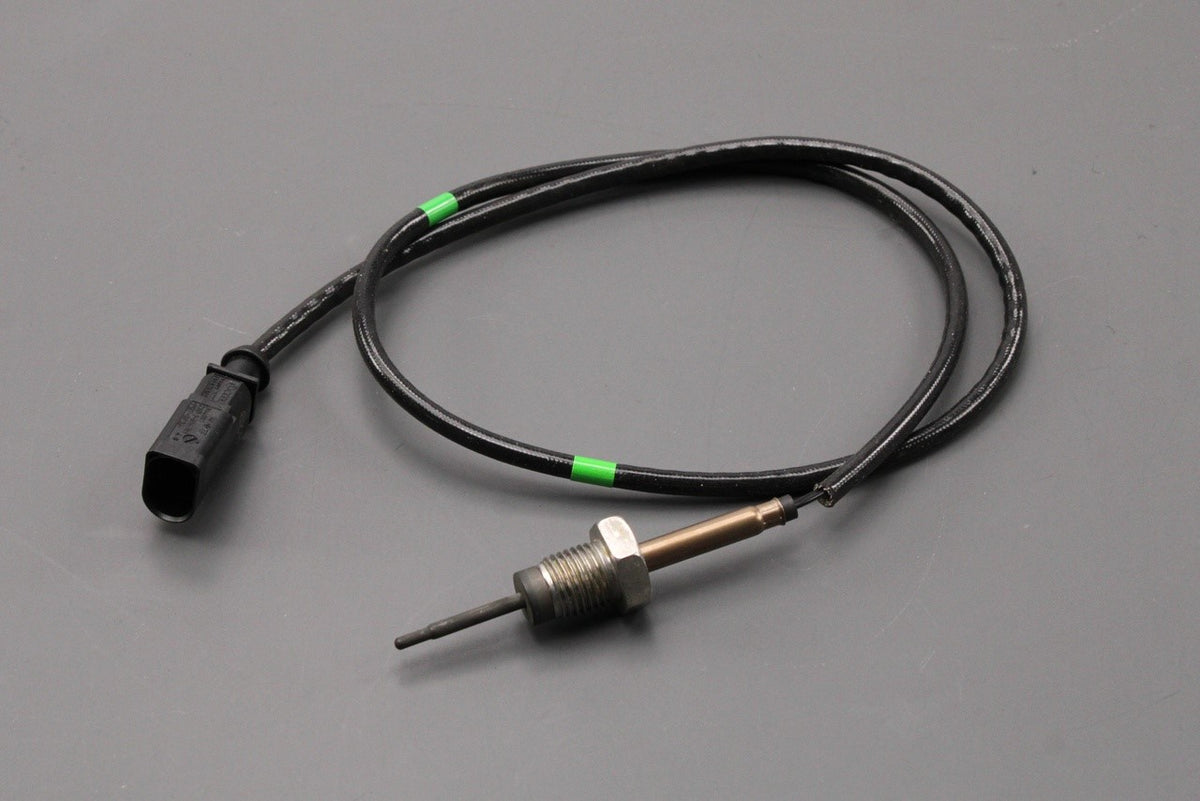 VW Skoda 2.0 TDI exhaust gas temperature sensor (pre-cat) 04L906088DJ, view 1
