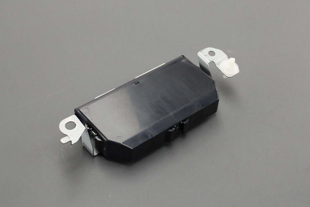 Toyota door control module (rear) 89222-42051