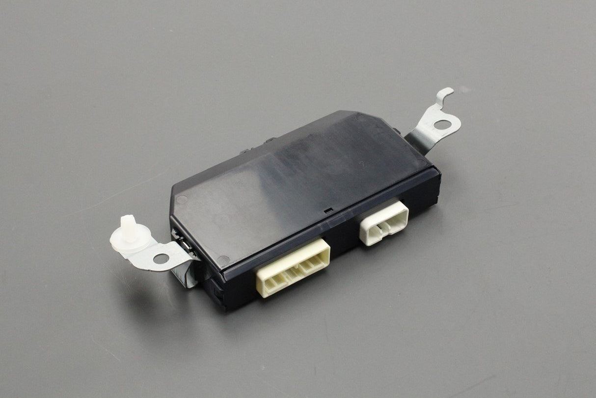 Toyota door control module (rear) 89222-42051