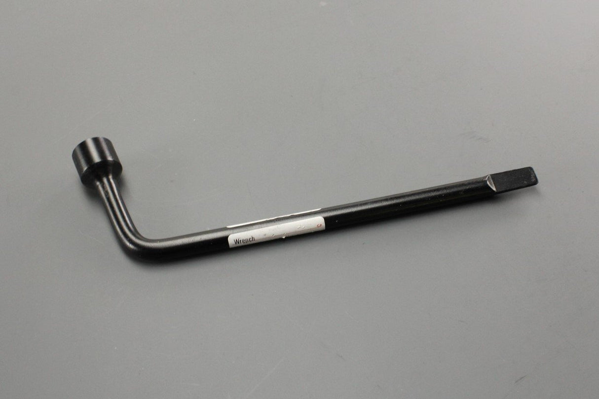 Toyota Avensis Corolla Yaris wheel brace socket wrench 09150-05011