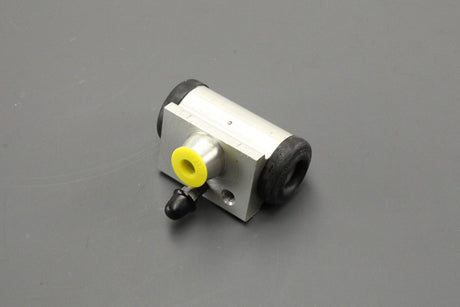 Toyota Yaris 2001-05 rear wheel drum brake cylinder (right) 47550-0D010
