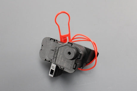 Audi A4 S4 RS4 A5 RS5 Q5 fuel filler flap control actuator 8K0862153J