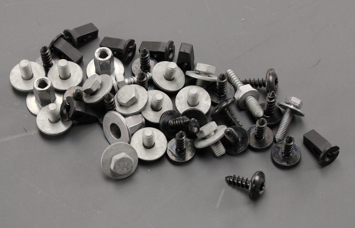 VW Golf MK8 2020-on front wing attachment parts screw kit 5H0898625