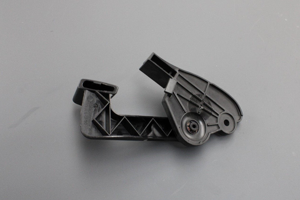 Audi A4 S4 RS4 B6 B7 SEAT Exeo bonnet release handle 8E2823533B 01C