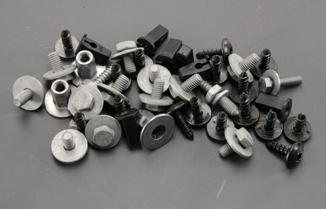VW Golf MK8 2020-on front wing attachment parts screw kit 5H0898625