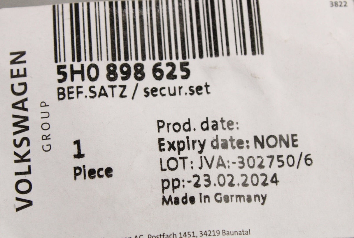 VW Golf MK8 2020-on front wing attachment parts screw kit 5H0898625