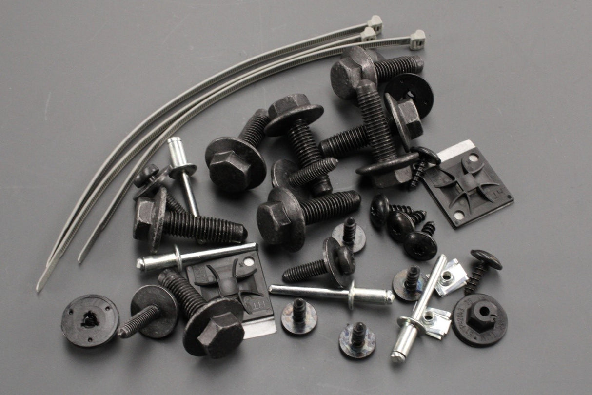 VW Golf MK8 2020-on front bumper fixings screw kit 5H0898623